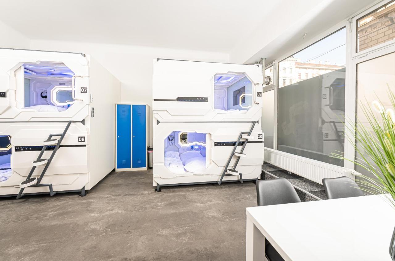Space - Hall Hôtel capsule *
